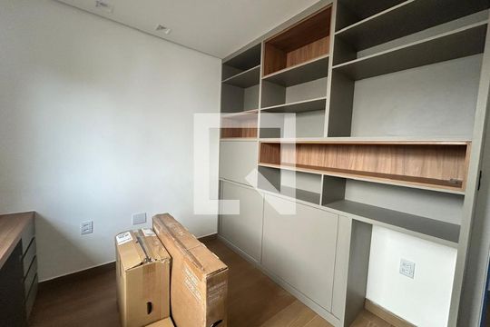 Quarto de casa à venda com 3 quartos, 200m² em Planalto, Belo Horizonte