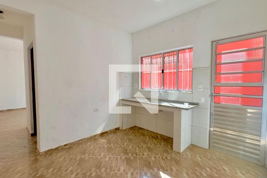 Cozinha de casa para alugar com 2 quartos, 55m² em Cidade Soberana, Guarulhos