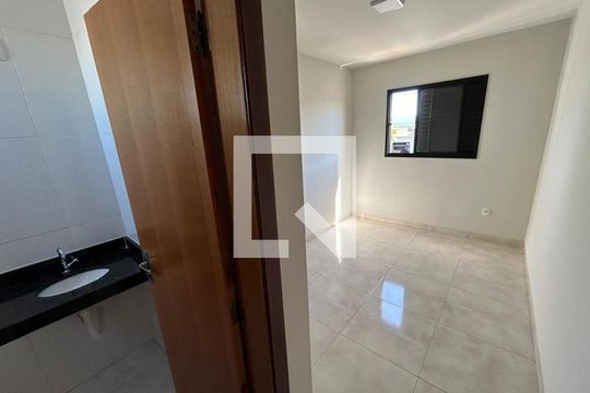Casa para alugar com 2 quartos, 90m² em Novo Mundo, Uberlândia