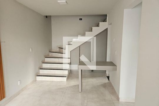 Casa para alugar com 2 quartos, 73m² em Novo Mundo, Uberlândia