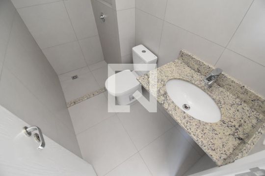 Banheiro do Studio de kitnet/studio para alugar com 1 quarto, 25m² em Centro, Curitiba