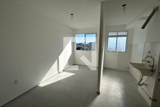 Sala de apartamento para alugar com 2 quartos, 41m² em Inhaúma, Rio de Janeiro