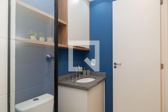Banheiro de kitnet/studio para alugar com 1 quarto, 25m² em Santo Amaro, São Paulo