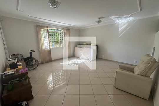 Sala  de casa à venda com 5 quartos, 280m² em Riacho Fundo, Brasília