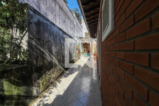 Corredor de casa à venda com 2 quartos, 225m² em Jardim Centenario, São Paulo