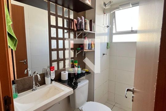 Banheiro de apartamento à venda com 2 quartos, 39m² em Setor Perim, Goiânia