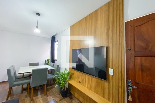 Apartamento à venda com 2 quartos, 52m² em Califórnia, Belo Horizonte