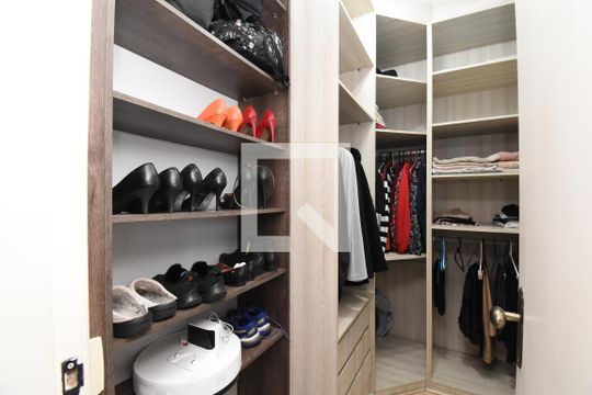 Closet da suíte de casa à venda com 3 quartos, 220m² em Boa Vista, Curitiba