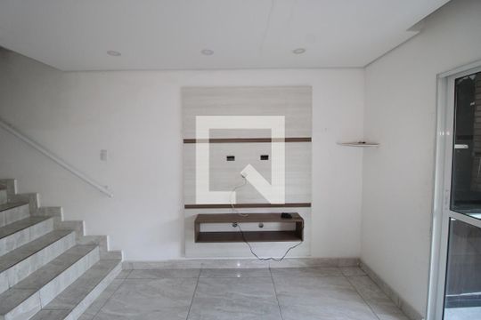 Sala de casa para alugar com 4 quartos, 225m² em Vila Carmosina, São Paulo
