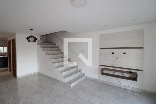 Sala de casa para alugar com 4 quartos, 225m² em Vila Carmosina, São Paulo