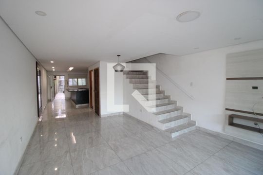 Sala de casa para alugar com 4 quartos, 225m² em Vila Carmosina, São Paulo