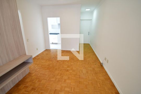 Sala de apartamento para alugar com 2 quartos, 77m² em Cambuí, Campinas