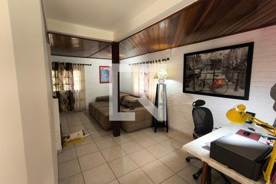 Sala de casa para alugar com 4 quartos, 500m² em Rio Tavares, Florianópolis