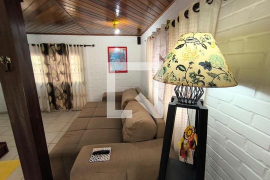 Sala de casa para alugar com 4 quartos, 500m² em Rio Tavares, Florianópolis