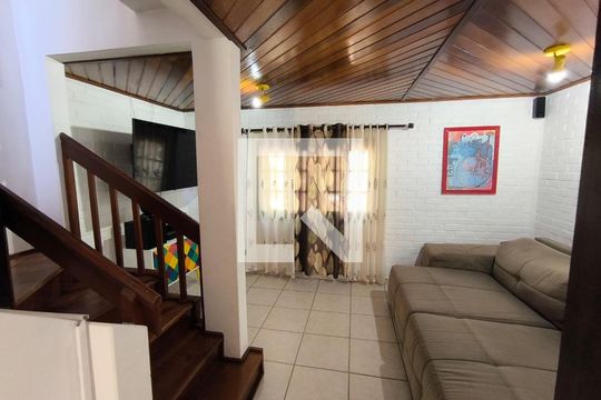 Sala de casa para alugar com 4 quartos, 500m² em Rio Tavares, Florianópolis