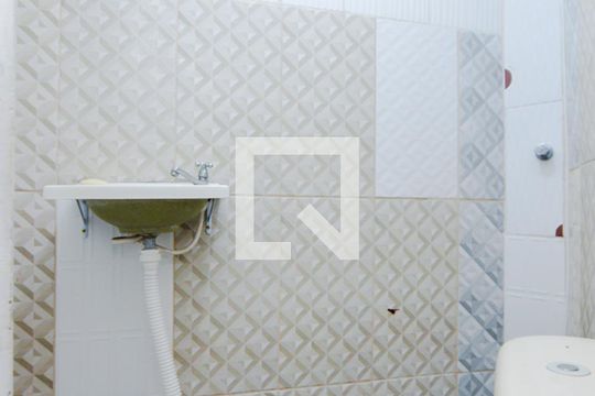 Banheiro de kitnet/studio para alugar com 1 quarto, 25m² em Jardim Adriana, Guarulhos