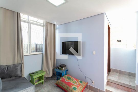 Sala 2 de casa de condomínio à venda com 3 quartos, 100m² em Heliópolis, Belo Horizonte