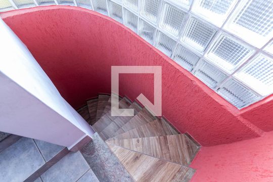 Escada de casa de condomínio à venda com 3 quartos, 100m² em Heliópolis, Belo Horizonte