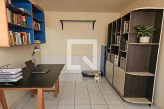 Quarto de casa para alugar com 4 quartos, 260m² em Padre Miguel, Rio de Janeiro