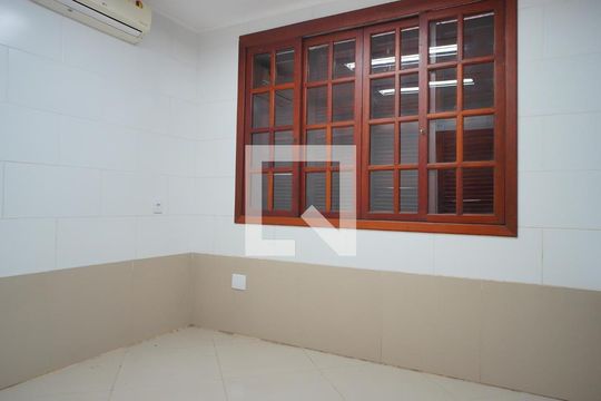 Quarto 2 de casa para alugar com 2 quartos, 75m² em Santa Maria Goretti, Porto Alegre