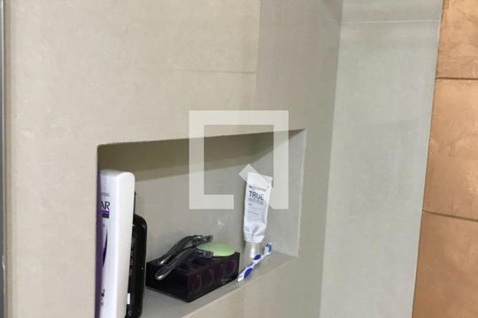 Banheiro de apartamento para alugar com 2 quartos, 68m² em Jardim Flor da Montanha, Guarulhos