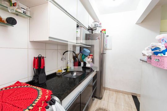Cozinha e Área de Serviço de apartamento para alugar com 3 quartos, 50m² em Vila Nova Curuca, São Paulo
