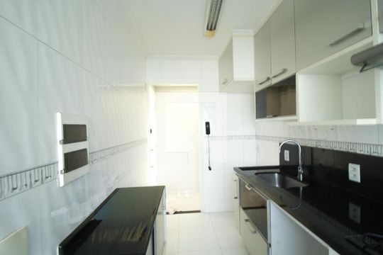 Cozinha de apartamento para alugar com 2 quartos, 65m² em São Domingos, São Paulo