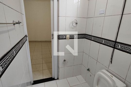 Banheiro da Suíte de casa para alugar com 2 quartos, 110m² em Vila Sao Paulo, Ferraz de Vasconcelos