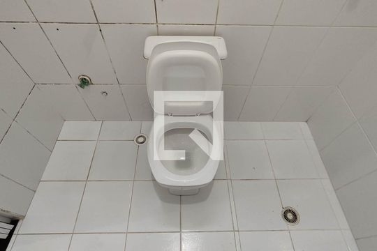 Banheiro da Suíte de casa para alugar com 2 quartos, 110m² em Vila Sao Paulo, Ferraz de Vasconcelos