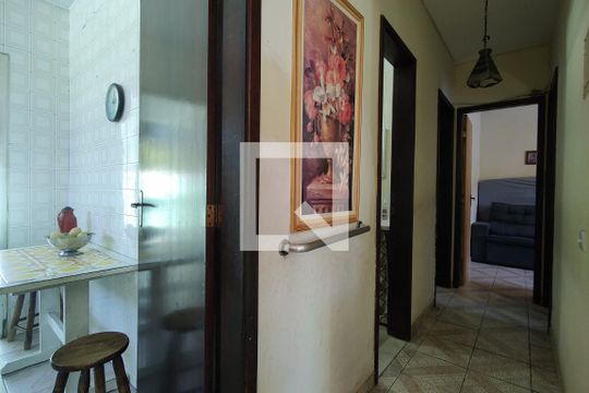 Corredor  de casa de condomínio à venda com 3 quartos, 213m² em Taquara, Rio de Janeiro