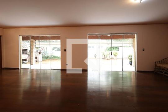 Sala de casa para alugar com 4 quartos, 361m² em Jardim Guedala, São Paulo