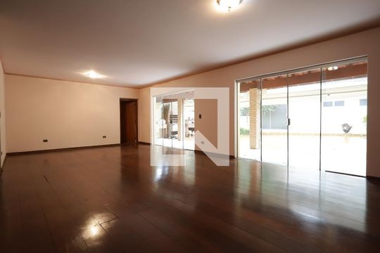 Sala de casa para alugar com 4 quartos, 361m² em Jardim Guedala, São Paulo