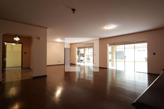 Sala de casa para alugar com 4 quartos, 361m² em Jardim Guedala, São Paulo