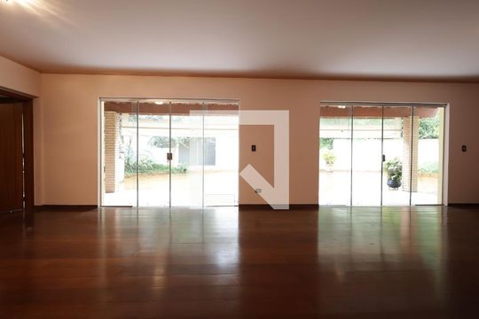 Sala de casa para alugar com 4 quartos, 361m² em Jardim Guedala, São Paulo