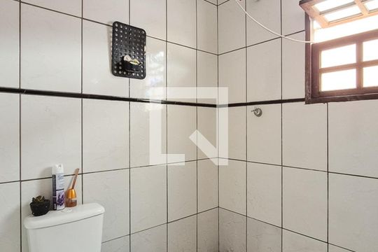 Banheiro Social de casa à venda com 2 quartos, 150m² em Jardim Lavinia, São Bernardo do Campo