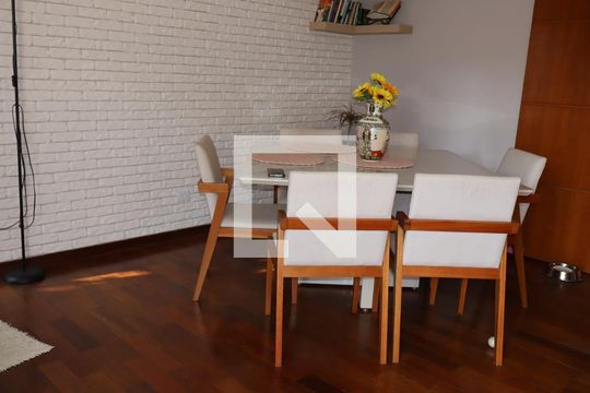 Sala de casa à venda com 3 quartos, 280m² em Jardim Piqueroby, São Paulo
