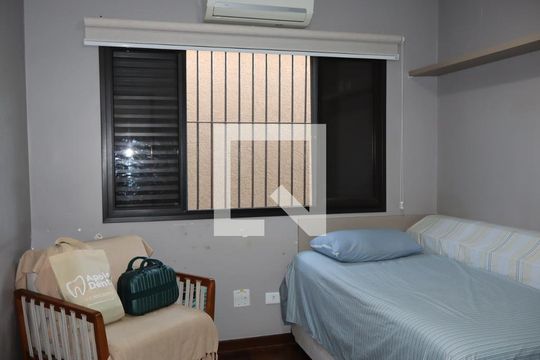 Quarto 1 de casa à venda com 3 quartos, 280m² em Jardim Piqueroby, São Paulo