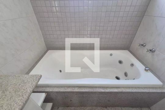 Banheiro de apartamento para alugar com 4 quartos, 150m² em Buritis, Belo Horizonte