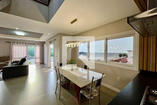 Sala de casa de condomínio para alugar com 4 quartos, 211m² em Centro, Gravataí