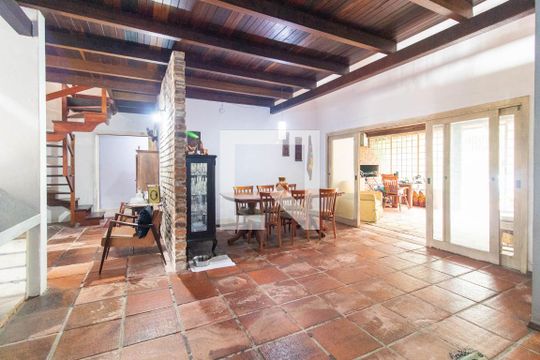 Sala de casa para alugar com 4 quartos, 367m² em Jardim Isabel, Porto Alegre