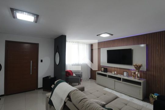 Sala de Estar de casa para alugar com 4 quartos, 216m² em Jardim Leblon, Belo Horizonte