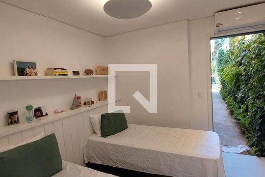 Quarto de casa à venda com 4 quartos, 450m² em Vila Morumbi, São Paulo