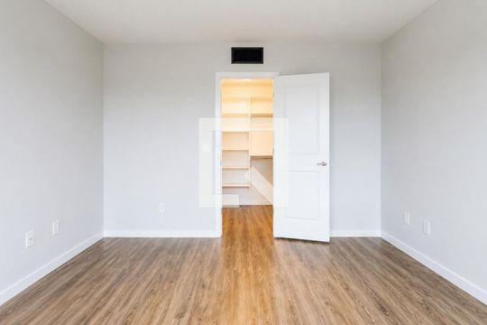 Quarto 2 de casa de condomínio para alugar com 3 quartos, 78m² em Jansen, Gravataí