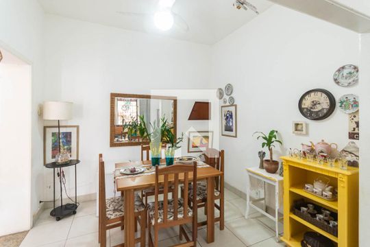 Sala de casa à venda com 2 quartos, 118m² em Grajaú, Rio de Janeiro