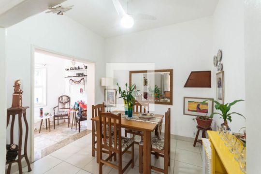 Sala de casa à venda com 2 quartos, 118m² em Grajaú, Rio de Janeiro