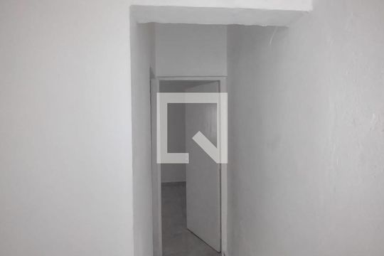 Corredor de casa para alugar com 1 quarto, 125m² em Jardim Joao de Barro, São Bernardo do Campo
