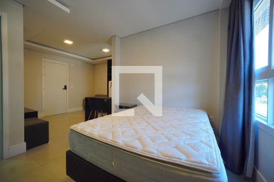 Sala/Quarto de kitnet/studio para alugar com 1 quarto, 31m² em Trindade, Florianópolis