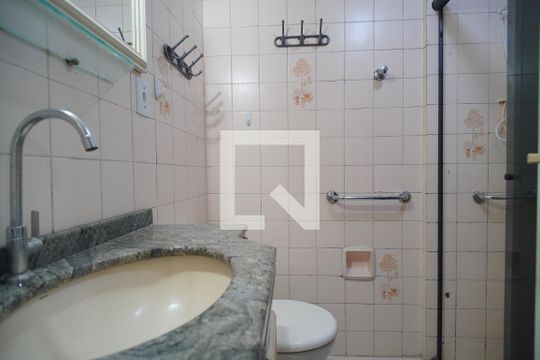 Banheiro de apartamento à venda com 1 quarto, 60m² em Centro, São Leopoldo