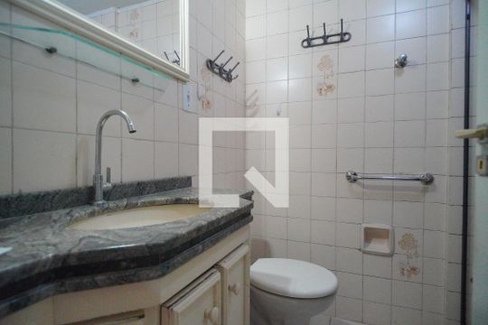Banheiro de apartamento à venda com 1 quarto, 60m² em Centro, São Leopoldo