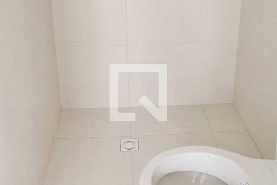 Banheiro de kitnet/studio para alugar com 1 quarto, 17m² em Vila Andrade, São Paulo
